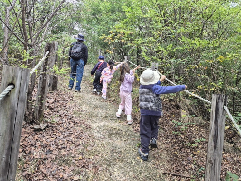다움숲자연학교_2-10월_숲학교-오감반-72781888812.jpg